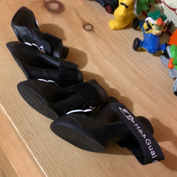 HA GUAI GUAI-pet black ‘monkey patch’ velcro strap rubber booties - Picture 5 of 6